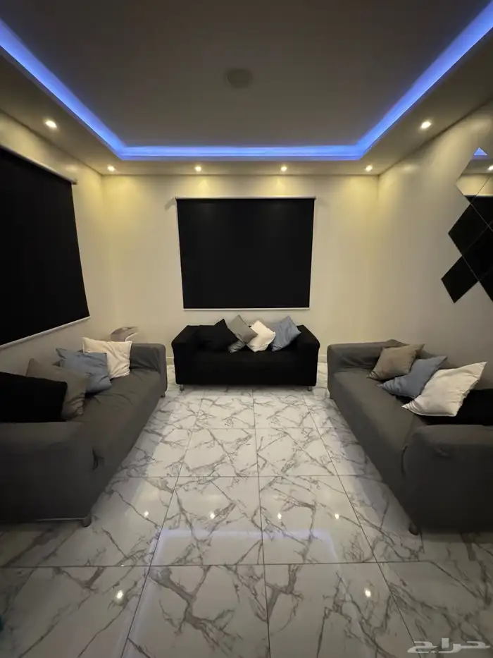 كنب ايكيا KLIPPAN   طاولات ايكيا LACK و ستائر بلاك اوت 0