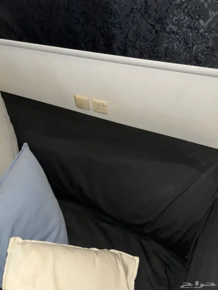 كنب ايكيا KLIPPAN   طاولات ايكيا LACK و ستائر بلاك اوت 4