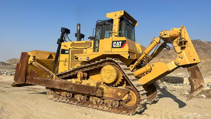 للبيع بالدوزر كتربلر D9R 2011 شبه جديد ماشي 11 الف ساعه 2