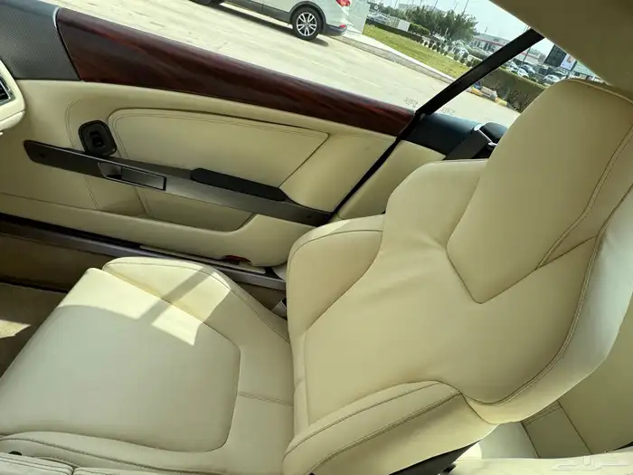 Aston Marten DB9 7