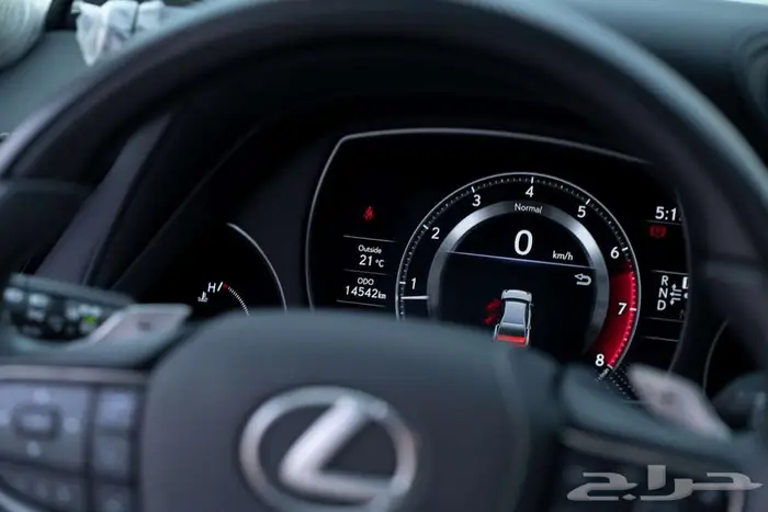 لكزس LS500 CC عبداللطيف جميل مخزنة أول مستخدم من الوكالة2021 32