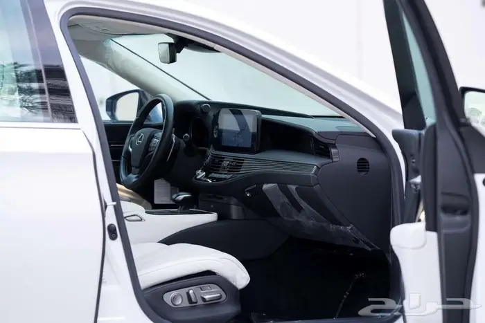 لكزس LS500 CC عبداللطيف جميل مخزنة أول مستخدم من الوكالة2021 30