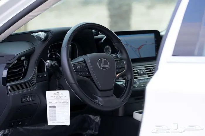 لكزس LS500 CC عبداللطيف جميل مخزنة أول مستخدم من الوكالة2021 37