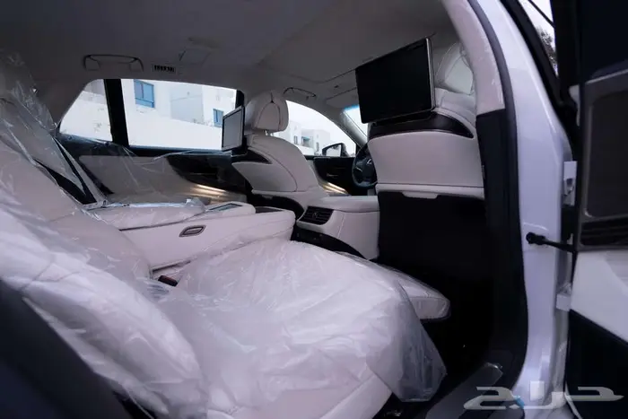 لكزس LS500 CC عبداللطيف جميل مخزنة أول مستخدم من الوكالة2021 26