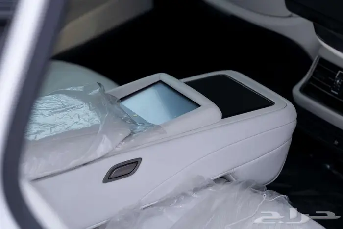 لكزس LS500 CC عبداللطيف جميل مخزنة أول مستخدم من الوكالة2021 33