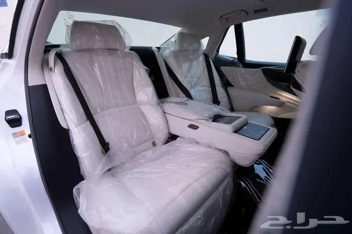 لكزس LS500 CC عبداللطيف جميل مخزنة أول مستخدم من الوكالة2021 18