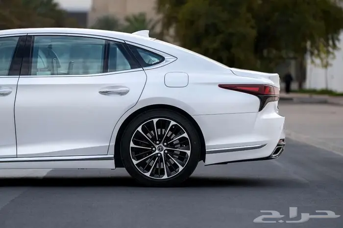 لكزس LS500 CC عبداللطيف جميل مخزنة أول مستخدم من الوكالة2021 10