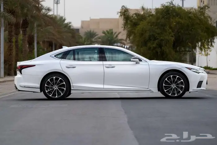 لكزس LS500 CC عبداللطيف جميل مخزنة أول مستخدم من الوكالة2021 14