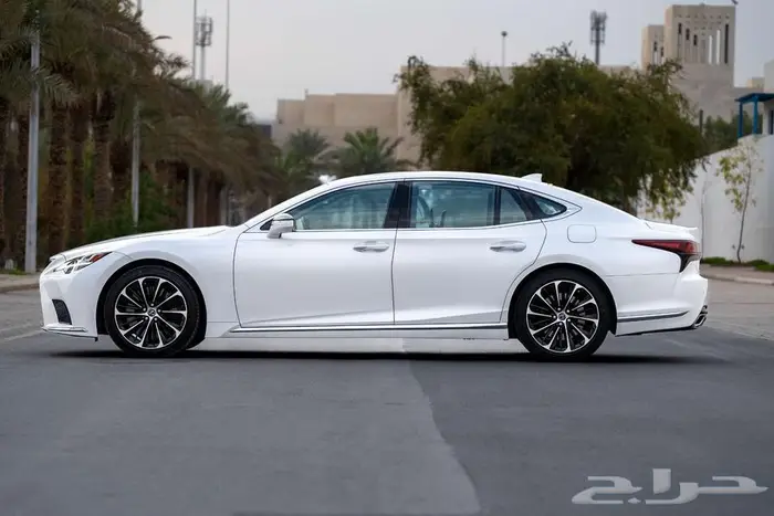 لكزس LS500 CC عبداللطيف جميل مخزنة أول مستخدم من الوكالة2021 12