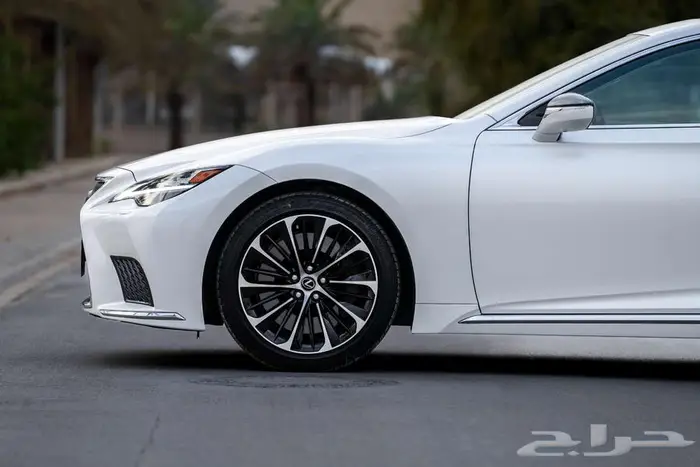 لكزس LS500 CC عبداللطيف جميل مخزنة أول مستخدم من الوكالة2021 13