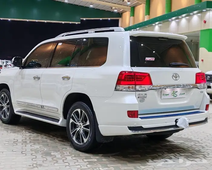 تويوتا لاندكروزر 2020 رقم 4فل الفل عبداللطيف مخزن. 8