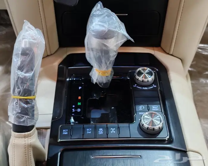 تويوتا لاندكروزر 2020 رقم 4فل الفل عبداللطيف مخزن. 16