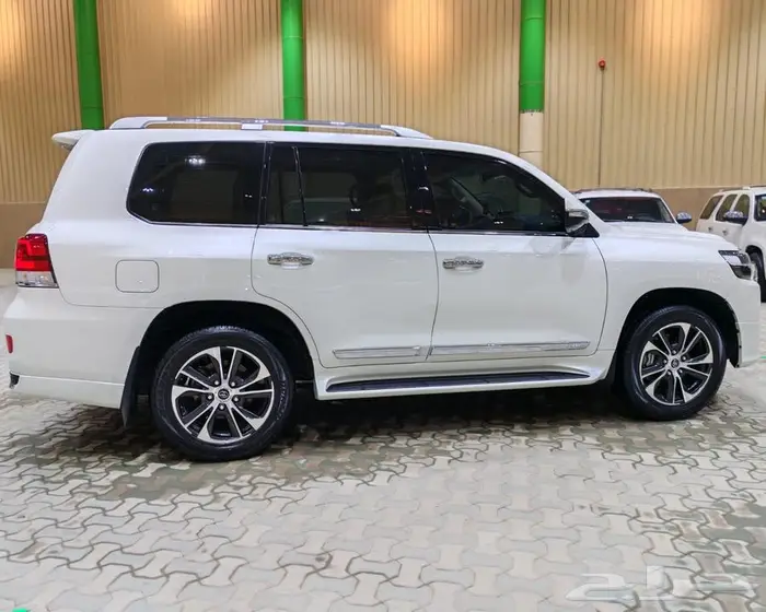 تويوتا لاندكروزر 2020 رقم 4فل الفل عبداللطيف مخزن. 3