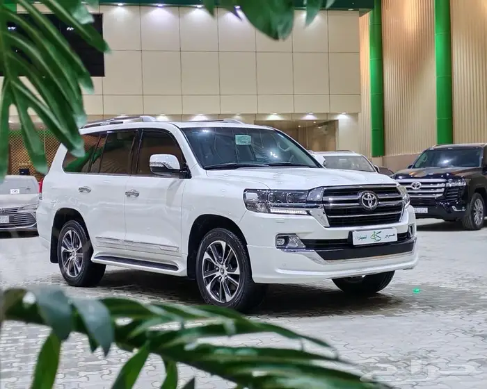 تويوتا لاندكروزر 2020 رقم 4فل الفل عبداللطيف مخزن. 0