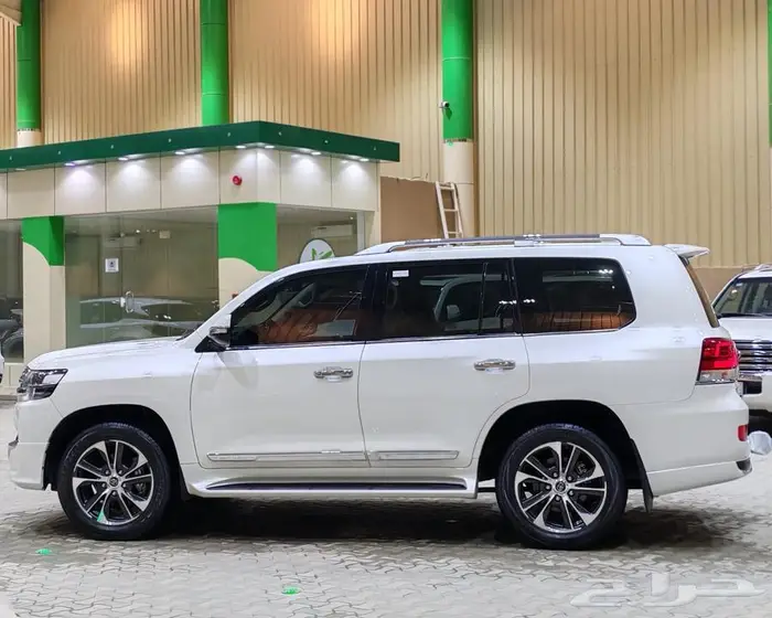 تويوتا لاندكروزر 2020 رقم 4فل الفل عبداللطيف مخزن. 2