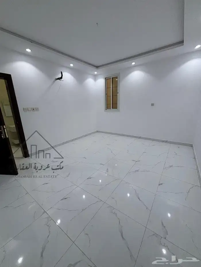للبيع فيلا روف علوي حي الاخضر تبوك 620 الف 0