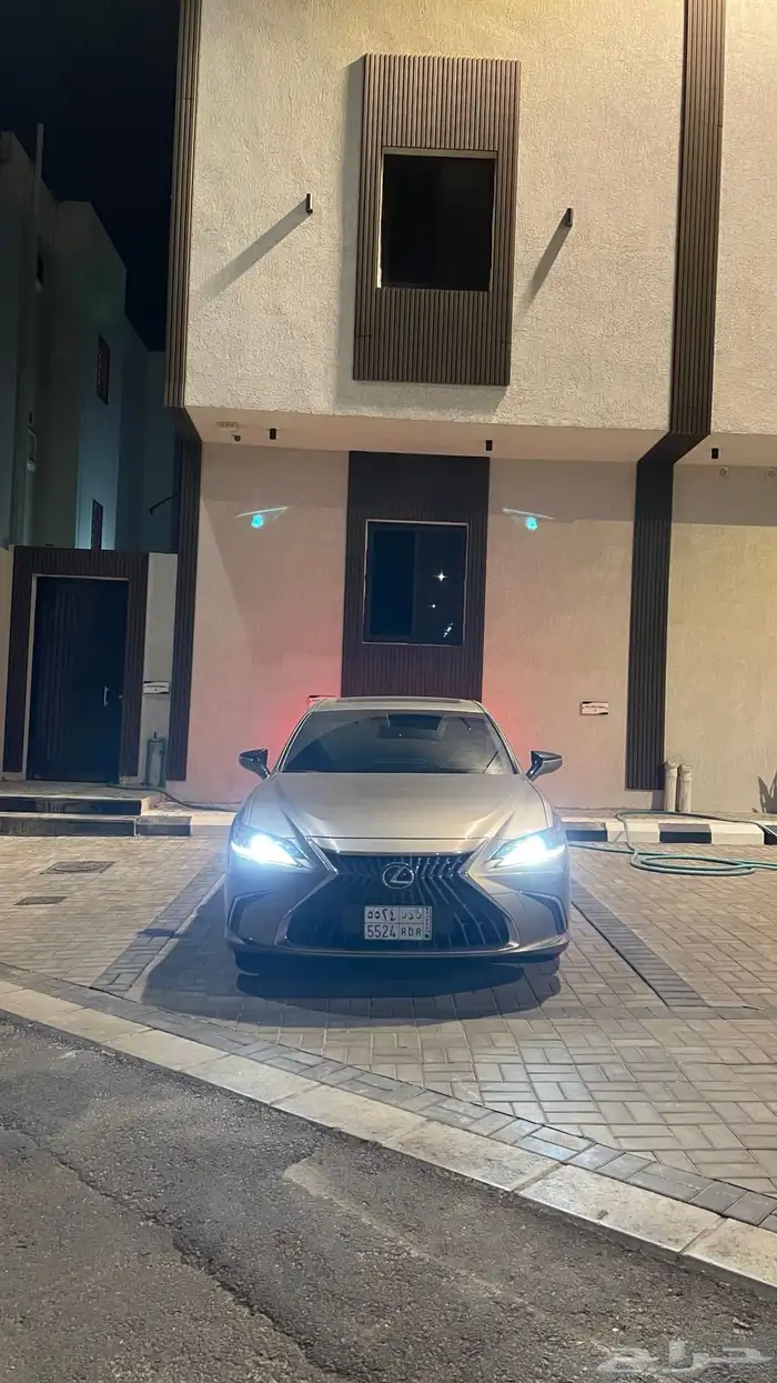 لكزس es 250 موديل 2022 4