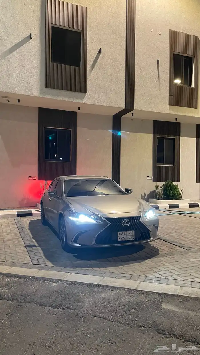 لكزس es 250 موديل 2022 3