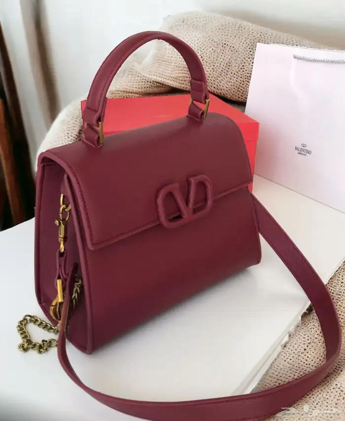 شنط شانيا وسان لوران ولويس فيتون 3