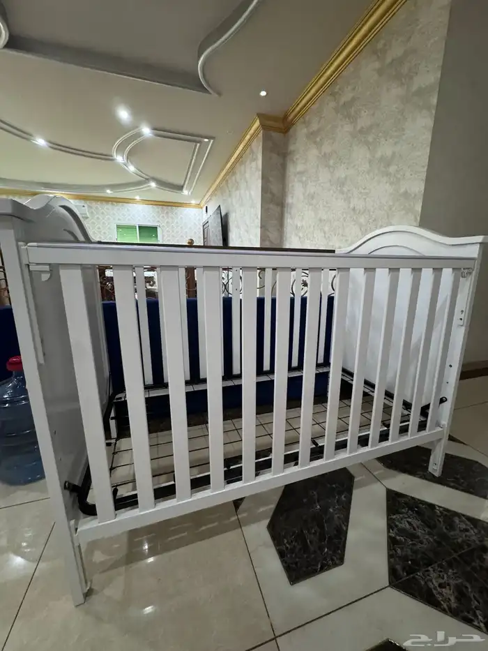 سرير اطفال 1