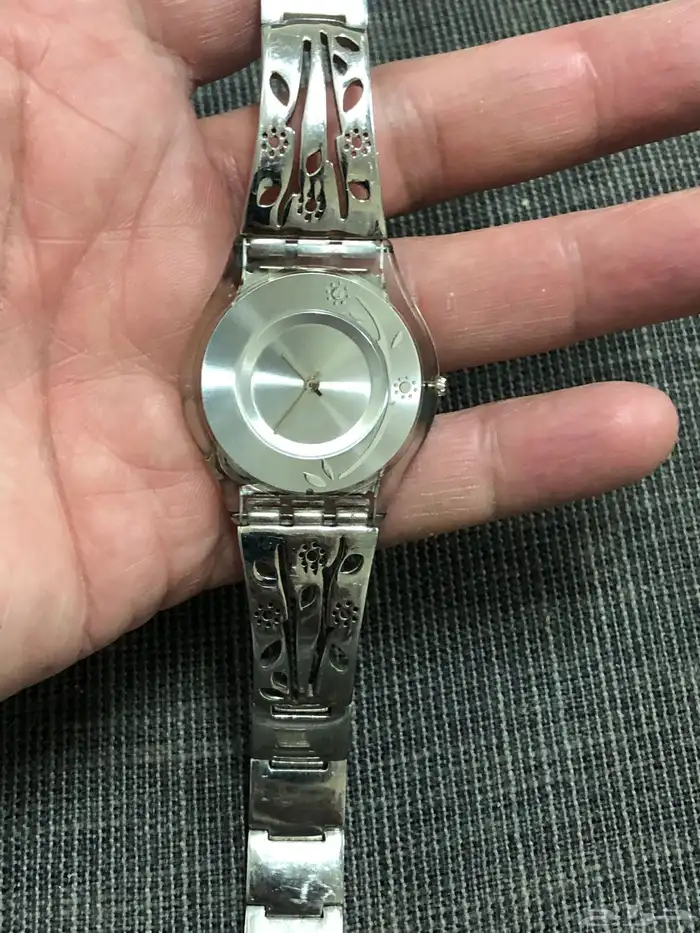 ساعتين سوسرية SWATCH 8