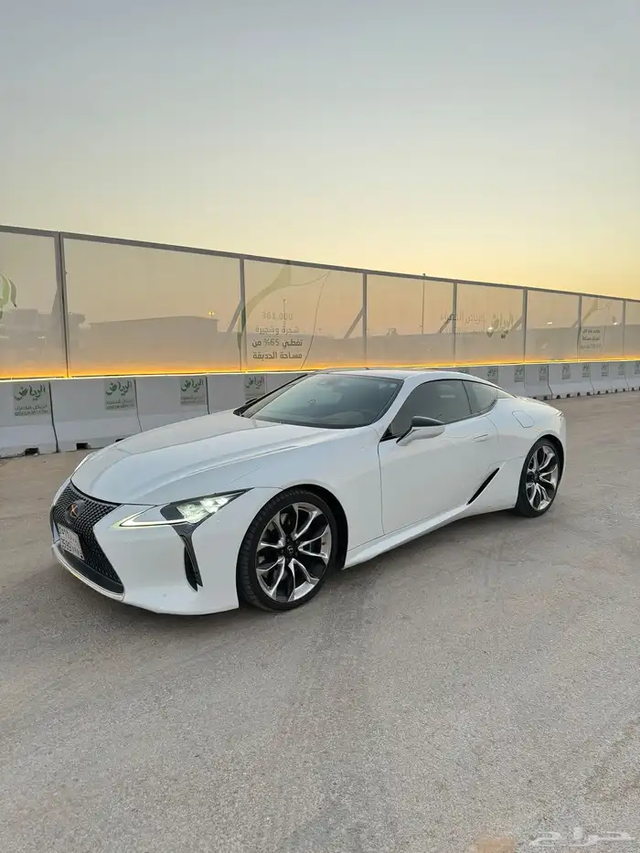 لكزس LC500 موديل 2021 1