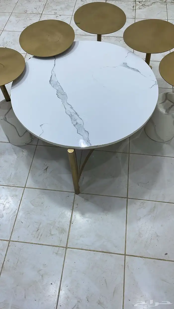 طاولة قهوه مع خمس طاولات خدمه 0