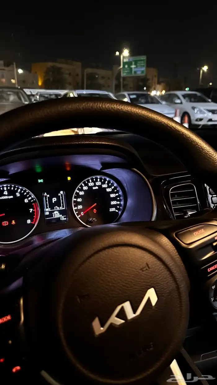 يوجد لدينا مكتب تأجير سيارات يومي وشهري 15