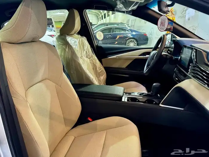 تويوتا كامري E موديل 2025 32