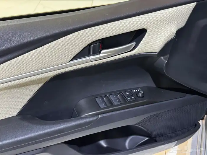 تويوتا كامري E موديل 2025 18