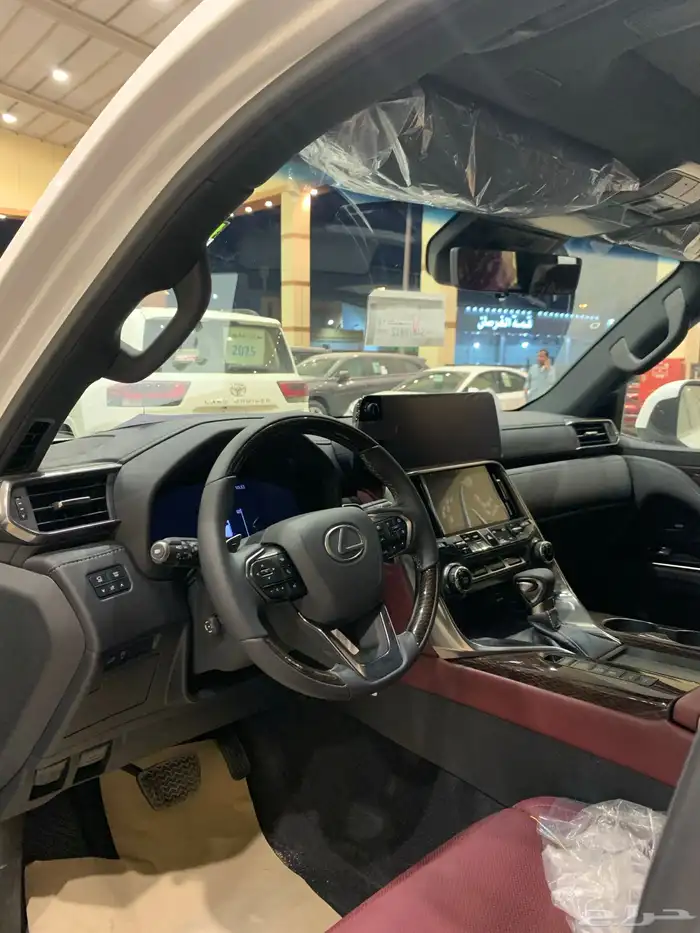 تويوتا لكزس LX600  سعودي ابيض داخل احمر2025 12