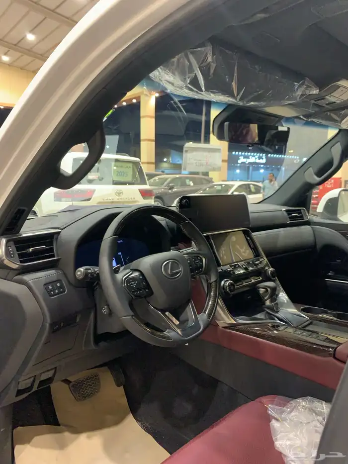 تويوتا لكزس LX600  سعودي ابيض داخل احمر2025 11