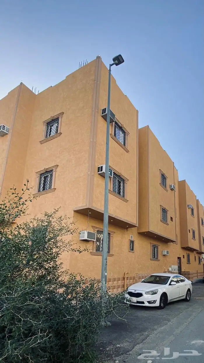للبيع عمارة بالطائف الحلقة الغربية موقع مميز 7 شقق 1