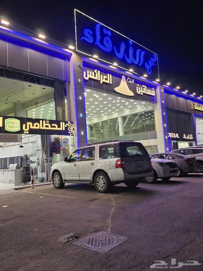 اكبر مجمع فساتين وعبايات وأقمشة 3