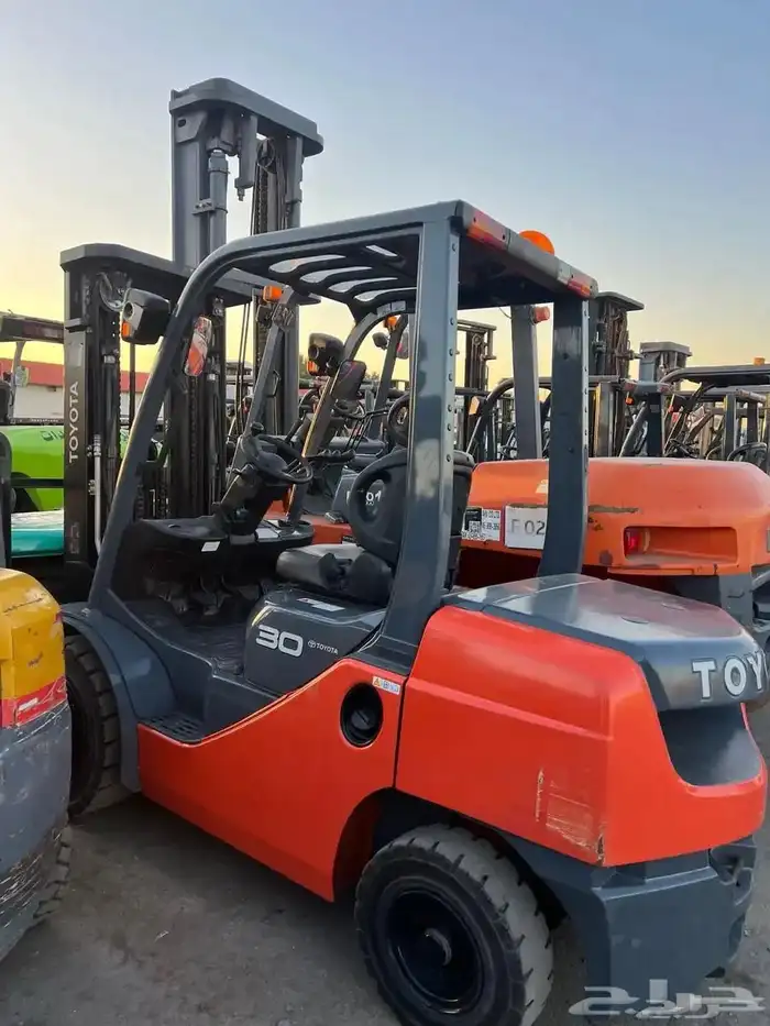 رافعة شوكية للايجار فوركلفت للايجار اليومي والشهري 0