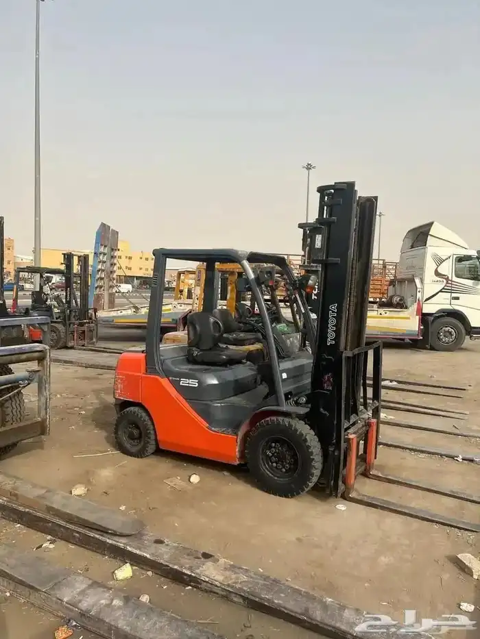 رافعة شوكية للايجار فوركلفت للايجار اليومي والشهري 6