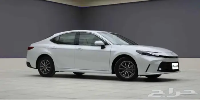 تويوتا كامري E بنزين 2025 3