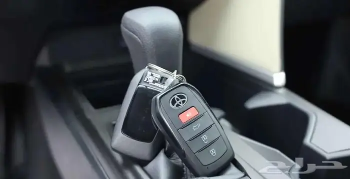 تويوتا كامري E بنزين 2025 13