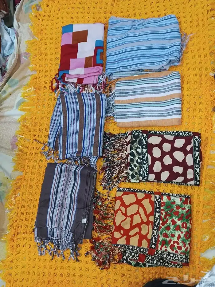للبيع فستان بنوته و شنطه و طرحه 0