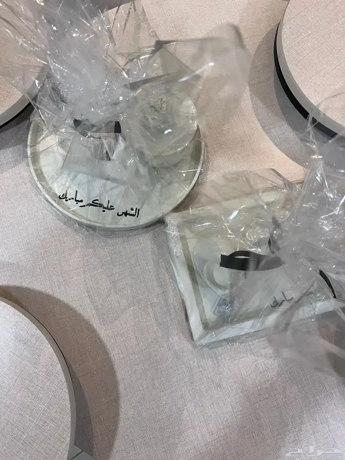 قطع مصنوعه من الجبس والاسمنت بالاسم او عباره 6