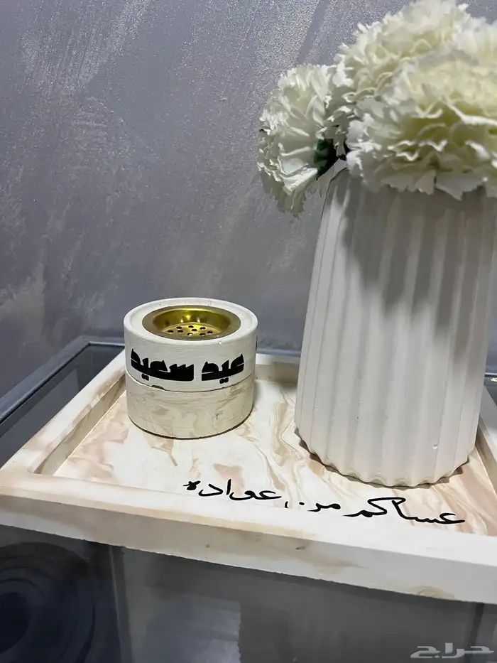 قطع مصنوعه من الجبس والاسمنت بالاسم او عباره 1