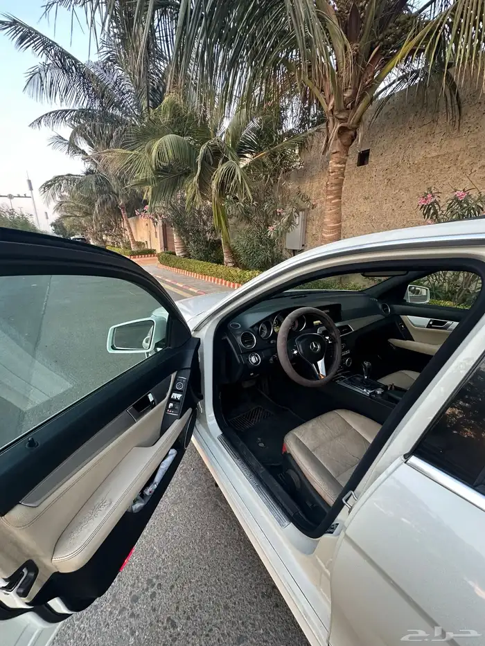 مرسيدس c200 2012 8