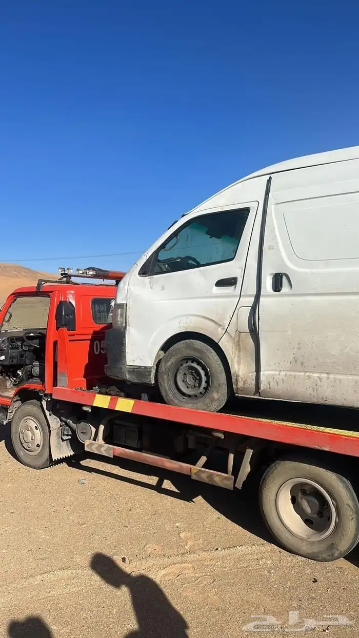 يوجد سطحه هيدروليك و سطحه عاديه داخل تبوك وخارجها 0