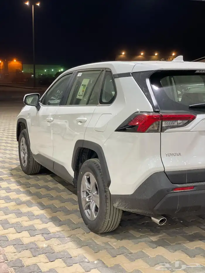 تويوتا راف فور LE دفع امامي هايبرد 2025 يبدا قسط1572 4