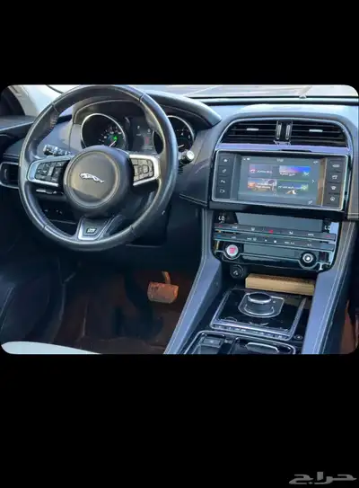 جاكوار F pace 2018 3