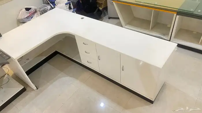 للبيع أثاث مكتبي فاخر بحالة ممتازة 0