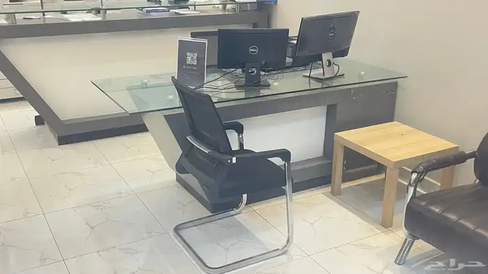 للبيع أثاث مكتبي فاخر بحالة ممتازة 13