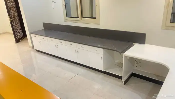 للبيع أثاث مكتبي فاخر بحالة ممتازة 1