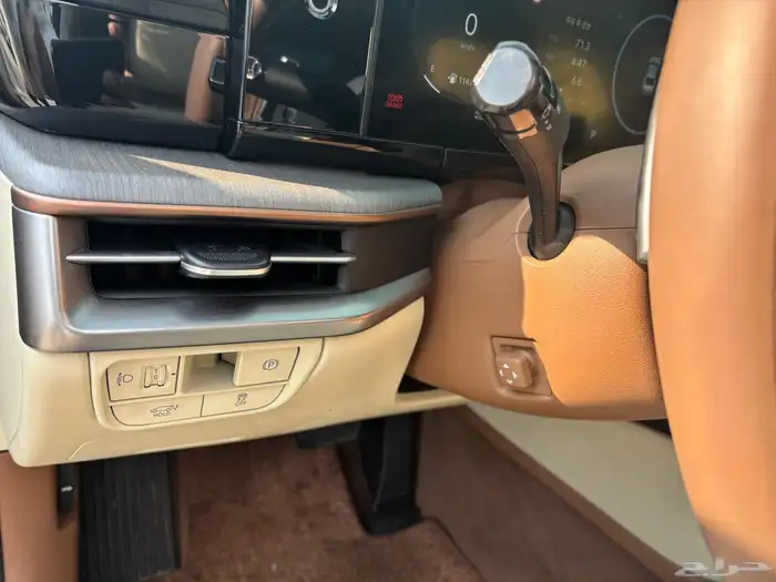 أزيرا كاليجرافي - 2023 - بنزين - 3.5cc - دفع رباعي تم البيع 7