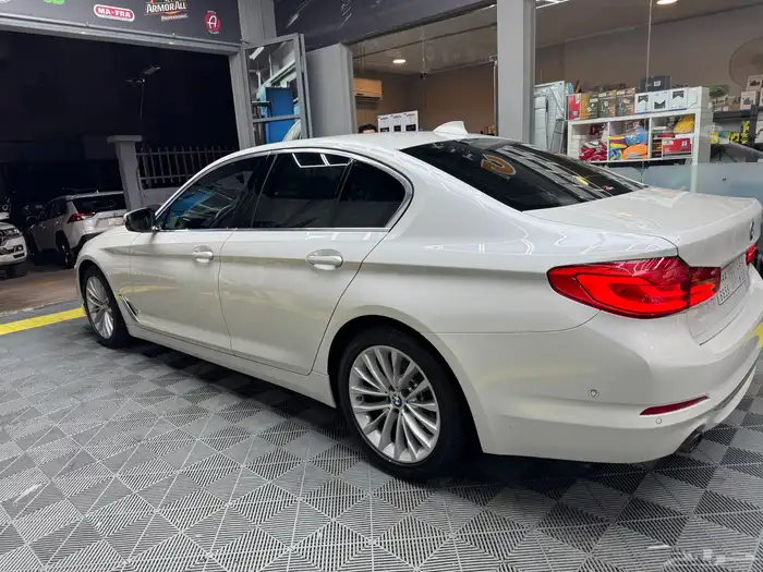 بي ام دبليو 520i 11